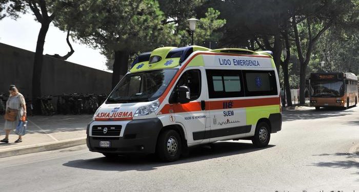 Shqiptari nuk kontrollon xhelozinë, lidh gruan për karrige dhe e…