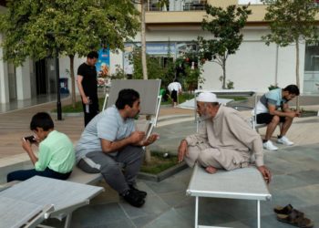 Reportazhi i “New York Times” për afganët në Shëngjin: Shkojmë në plazh, shohim vajza gjysmë të zhveshura. Kjo është parajsa