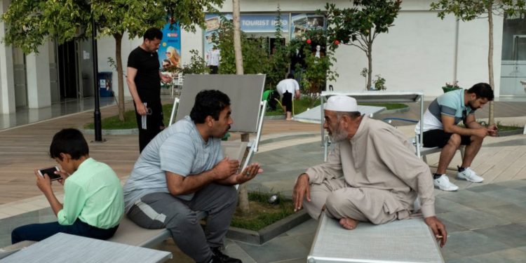 Reportazhi i “New York Times” për afganët në Shëngjin: Shkojmë në plazh, shohim vajza gjysmë të zhveshura. Kjo është parajsa