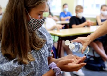 Ende nën masat kufizuese të Covid, nisi sot viti i ri shkollor