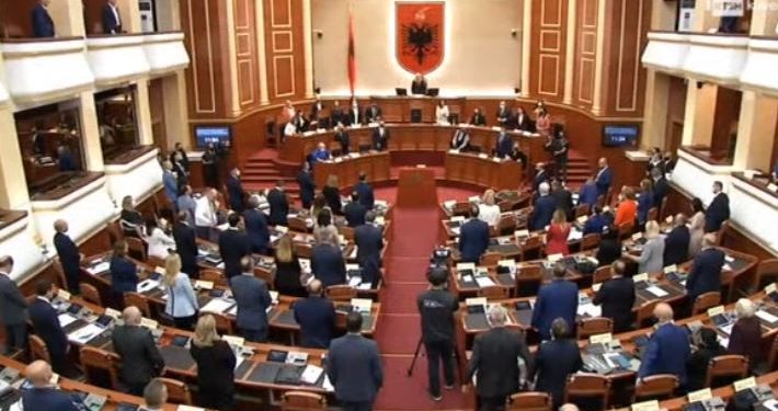 Votohet me 77 vota pro qeveria “Rama 3”, nesër betohen te Presidenti
