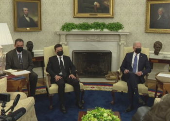 Zelensky takon Biden: SHBA mbështet Ukrainën përballë agresionit rus