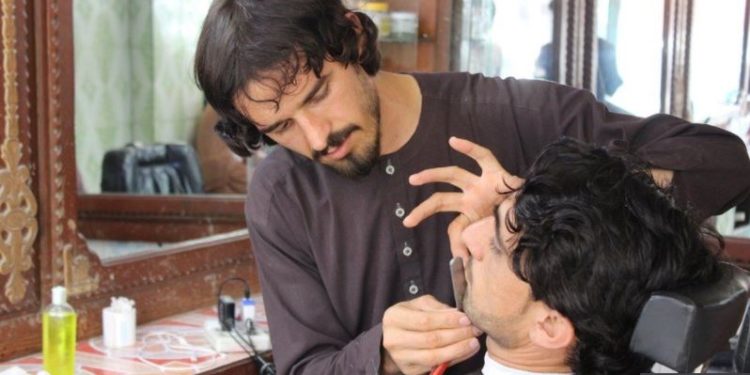 Talibanët paralajmërojnë berberët: Mos shkurtoni mjekra ose do ndëshkoheni