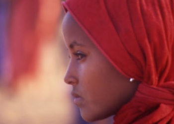 Mënyrë e pazakontë jetese/ Vajzat lejohen të kenë disa dashnorë para martese, ndërsa burrat duhet të mbajnë vello