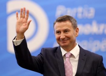 Kadilli prezanton lëvizjen e re për një Shqipëri të mirë: Do jem kandidat gjithmonë. Berisha merr idetë e mija