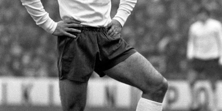 Futbolli anglez në zi, ndërron jetë një nga golashënuesit më të mirë