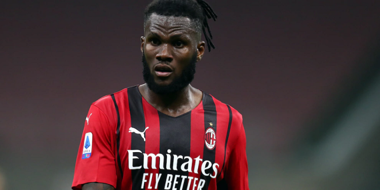 Kessie refuzon rinovimin me Milanin, gjigantët e Europës “çmenden” për të