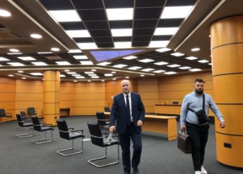 Prokurori i Sarandës një hap larg shkarkimit, si tentoi gruaja e tij të gënjente për apartamentin e blerë nga prindërit me një çmin tejet të ulët