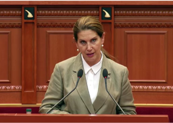 Fjalimi i parë si Ministre Turizmit, Kumbaro fton deputetët: Këtë fundjavë ejani në Libohovë (VIDEO)