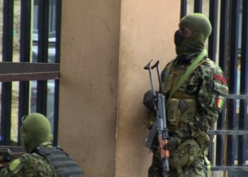 Ushtria arreston presidentin e Guinesë