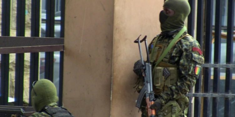 Ushtria arreston presidentin e Guinesë