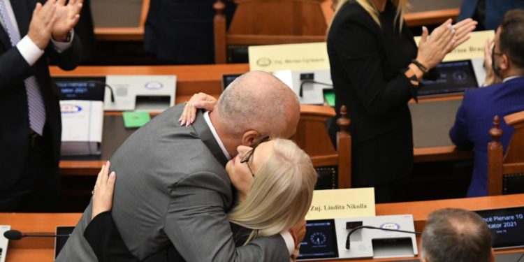 79 vota pro, Lindita Nikolla zgjidhet kryetare e Kuvendit të Shqipërisë