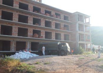 Vijon operacioni “Bregdeti Ynë”, pritet shembja me tritol e një tjetër objekti 4 katësh në Dhërmi