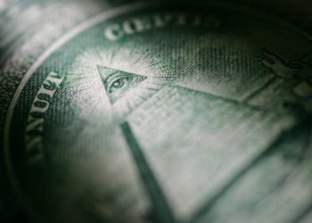 Teoritë konspirative kundër Covid-19: “Pandemia paralele” që mori shumë jetë njerëzish