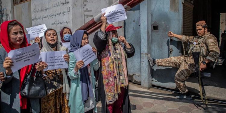 Talebanët akuzohen për shkatërrimin e të drejtave të njeriut në Afganistan