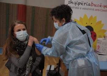 Ministrja Kushi ‘qetëson’ prindërit për mësimin me turne:  Ky nuk është vendim definitiv. Jemi të detyruar, jemi ende në situatë pandemie