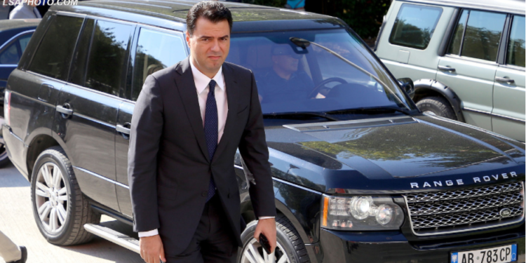 Lulzim Basha pas përjashtimit të Berishës, foto sa mijëra fjalë