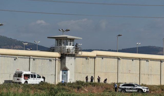 Palestinezët gërmojnë tunele dhe largohen nga burgu i sigurisë së lartë në Izrael