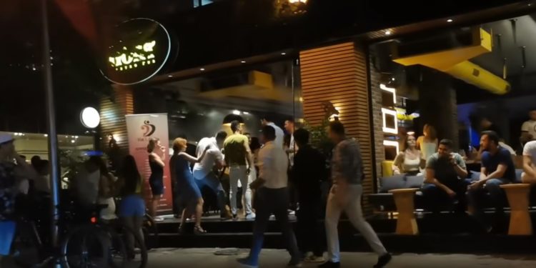 Blogeri italian tregon gjërat më qesharake që ka parë në Shqipëri (VIDEO)