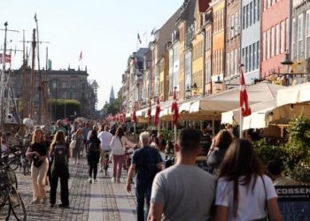 5 vendet që po hapen dhe jetojnë me Covid pa asnjë kufizim