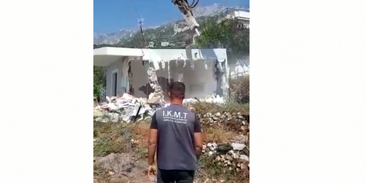 IKMT vijon shembjet e ndërtimeve pa leje në Dhërmi, Çuçi: Gabohet rëndë kush ka menduar se ky është thjesht një aksion (VIDEO)