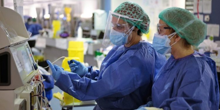 Pfizer fillon provat klinike për ilaçin që parandalon COVID-19