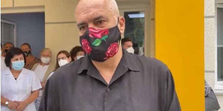 Rama i prerë: Vaksinimi i detyrueshëm, ndryshe nuk hyn në auditore. S’ka jo po Bill Gates, jo po Soros…