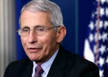 Fauci: Të vaksinuarit me AstraZeneca mund të udhëtojnë në SHBA nga nëntori