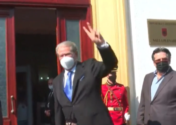 Berisha shkon në Kuvend: Basha është i pashpresë, ka bërë pazar me Ramën. Sot nis beteja për shpëtimin e PD-së