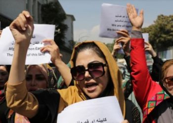 Talibanët hedhin gaz lotsjellës ndaj grave protestuese