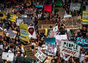 Greva globale e klimës/ Mijëra qytetarë i bashkohen protestave në mbi 1 mijë e 800 qytete në botë