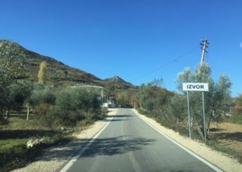 Mbolli kanabis në bahçen e shtëpisë, një i arrestuar në Memaliaj