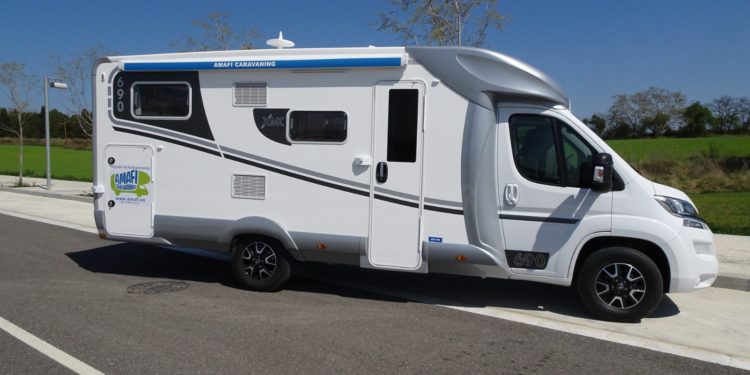 Policia e Gjirokastrës kap pas sinjalizimeve nga Interpoli kamperin e trafikuar, ndalohet italiani që jetonte në Spanjë, do ta shiste në…