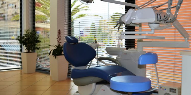 Çmenduri në Tiranë, qytetari paguan 100 mijë lekë për heqjen e dhëmballës