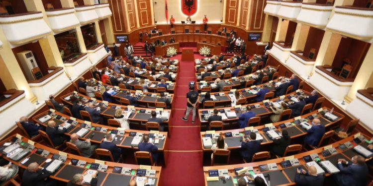 Kush janë deputetët zëvendësues që futen në Kuvend (Emrat)