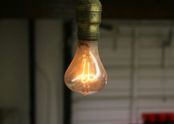 Misteri i llambës që qëndron ndezur që nga viti 1901