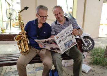 Vëllai i aktorit Mehdi Malkajt, nga anëtar i orkestrës shtetërore në Shqipëri, në muzikant shëtitës në Greqi