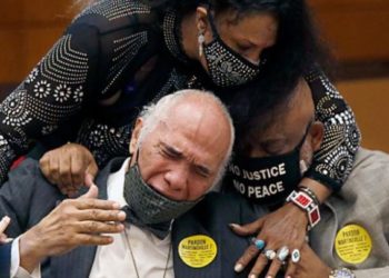 U ekzekutuan për përdhunimin e një gruaje, 7 persona me ngjyrë falen 70 vite pas vdekjes