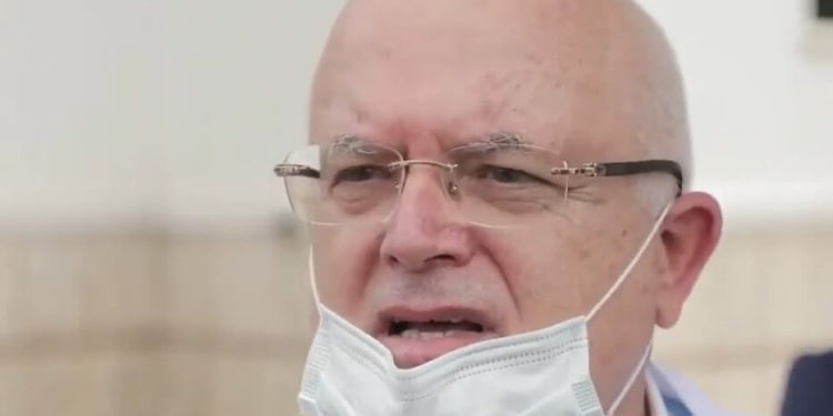 Dorëhiqet drejtori i spitalit “Shefqet Ndroqi”, ja kush komandohet