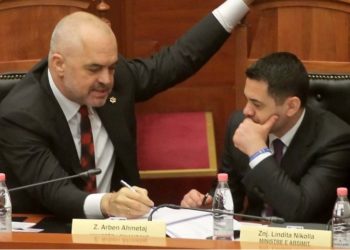 “Bo bo bo, pas tetë vjetësh prapë me të njëjtin fjalim ky…”, çfarë i tha Rama Ahmetajt në Kuvend për fjalimin e Bashës