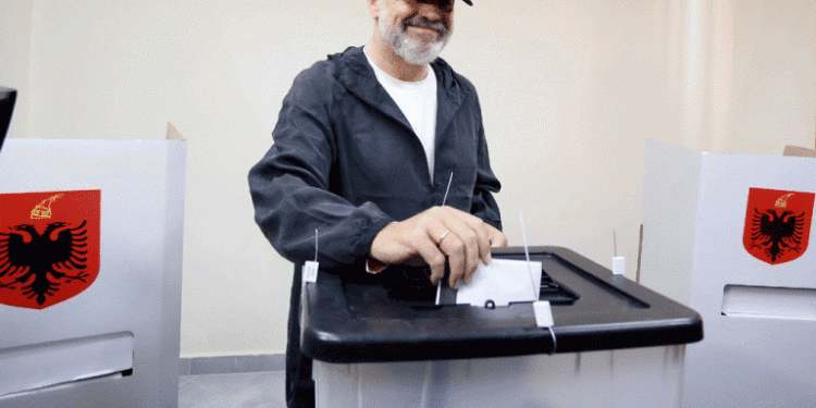 Qeveria shton 12 mijë të punësuar në shtet