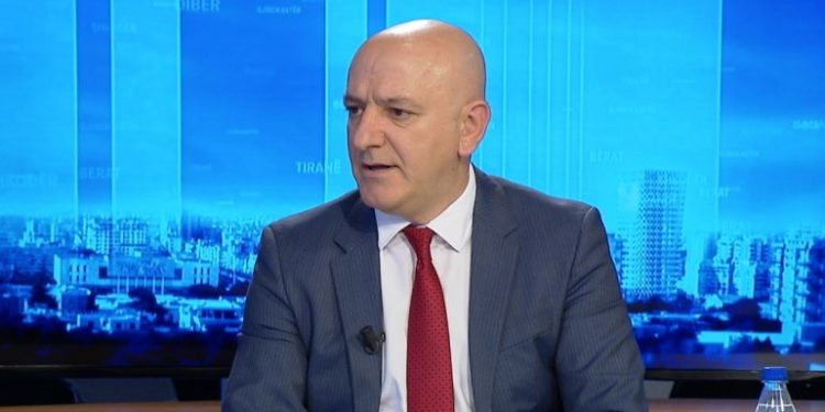 Roland Bejko mbështet Bashën: Përjashtimi i Berishës, vendim i duhur