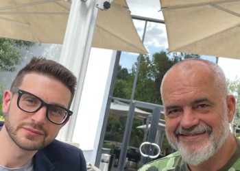 Djali i George Soros publikon foto me Ramën: Me mikun tim, lider frymëzues në gjithë botën