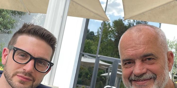 Djali i George Soros publikon foto me Ramën: Me mikun tim, lider frymëzues në gjithë botën