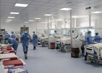 Greqi/ Pezullohen nga puna 6 mijë mjekë dhe infermierë që nuk u vaksinuan