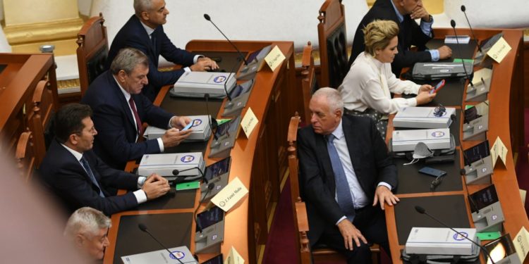 ‘Berisha’, deputeti i Gjirokastrës debat me Bashën: Të mora në cel nuk ma hape, të shkrova dhe SMS nuk mora përgjigje