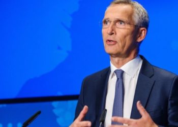 Stoltenberg bisedon me Kurtin dhe Vuçiçin për situatën në veri