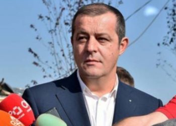 Jep dorëheqjen nënkryetari i bashkisë së Vlorës