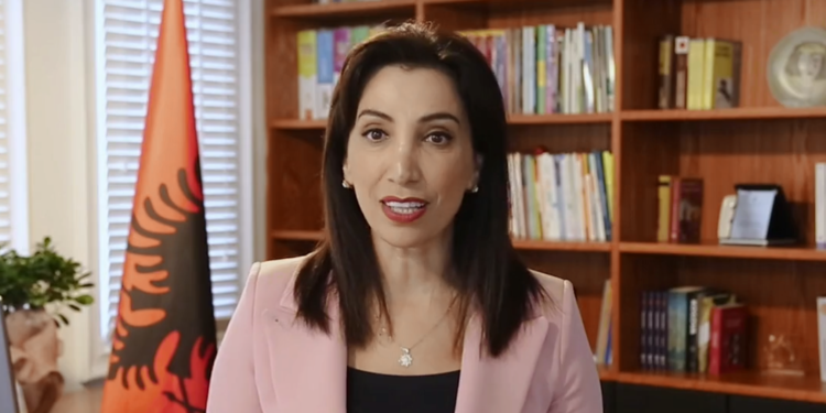 Ministrja Kushi jep njoftimin e rëndësishëm: Shtyhet data e fillimit të vitit akademik