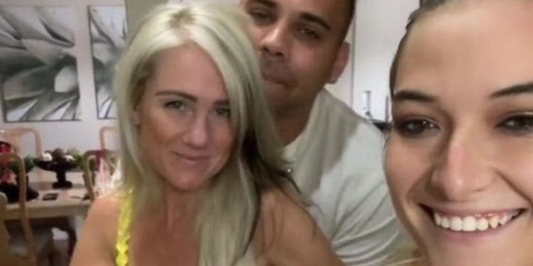 Habit gruaja: Burri im shkon edhe me nënën dhe motrën time disa herë në javë